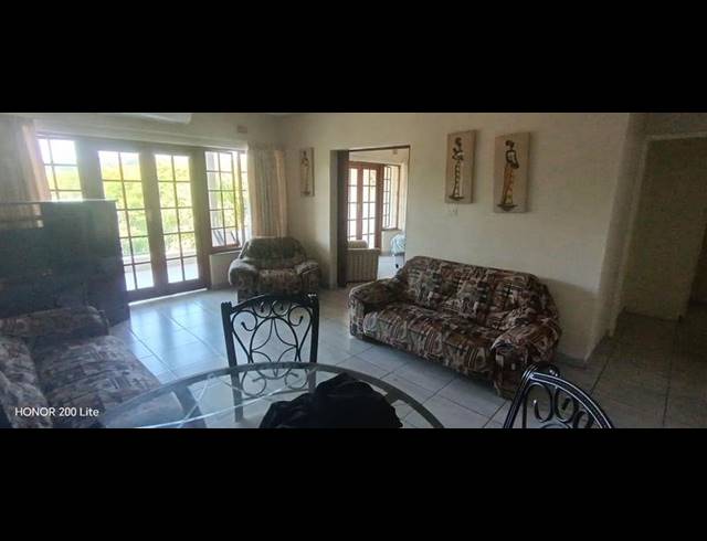 2 BEDROOM APARTMENT FOR SALE IN RENNIES BEACH